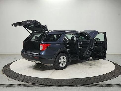 Used 2022 Ford Explorer XLT w/ Equipment Group 202A AWD/4WD image 15