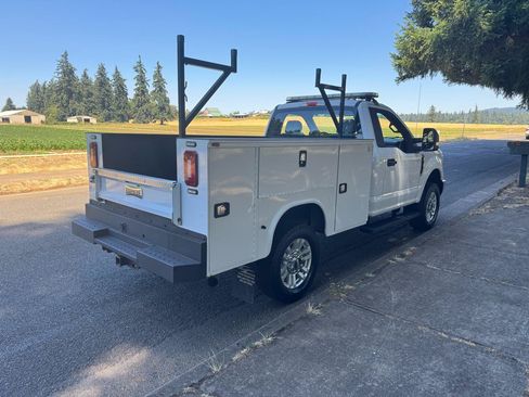 Used 2018 Ford F250 XL w/ STX Appearance Package AWD/4WD image 5