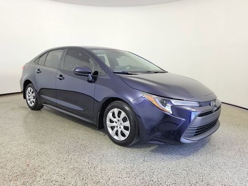 Used 2025 Toyota Corolla LE FWD image 4