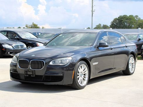 Used 2015 BMW 750Li xDrive image 3
