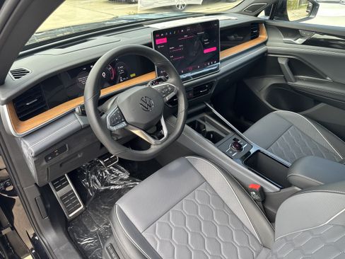 New 2026 Volkswagen Tiguan SEL R-Line AWD/4WD image 20