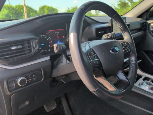 Used 2020 Ford Explorer XLT RWD image 11