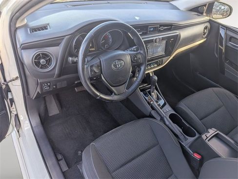 Used 2018 Toyota Corolla iM image 11