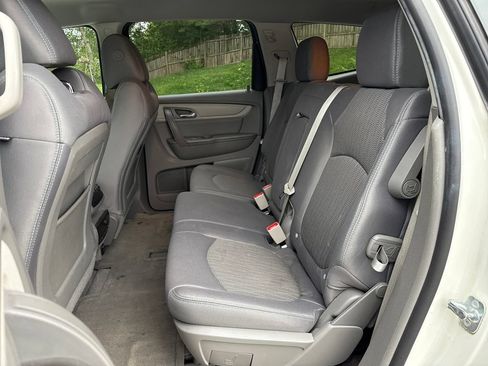 Used 2015 Chevrolet Traverse LT FWD image 23