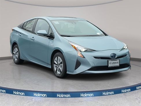 Used 2017 Toyota Prius Four image 4