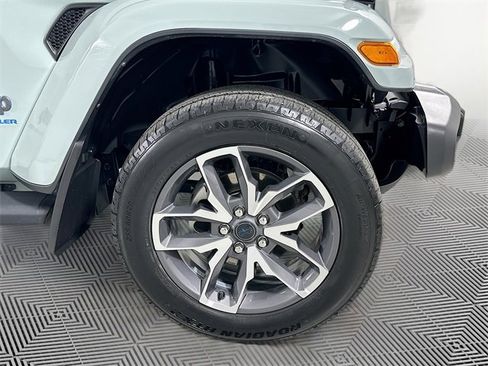 Used 2024 Jeep Wrangler Unlimited image 24