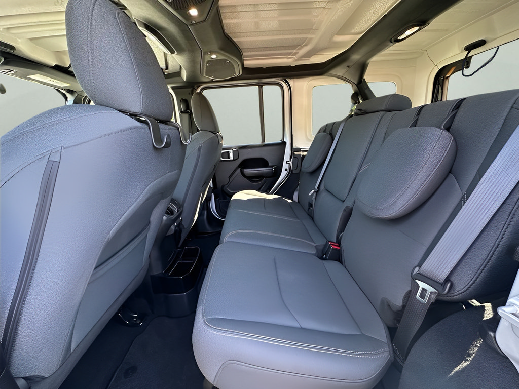 Used 2024 Jeep Wrangler Unlimited w/ Convenience Group AWD/4WD image 22