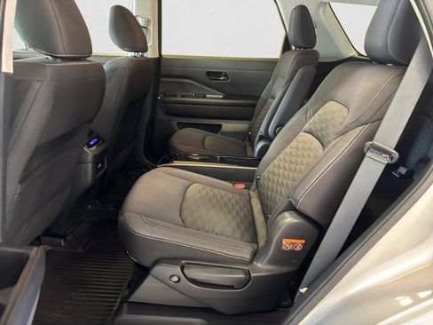 Used 2023 Nissan Pathfinder SV w/ SV Premium Package AWD/4WD image 14