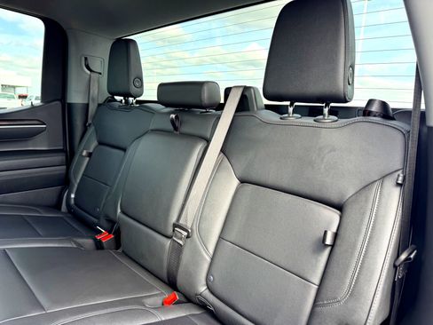 Used 2025 GMC Sierra 1500 SLT image 17