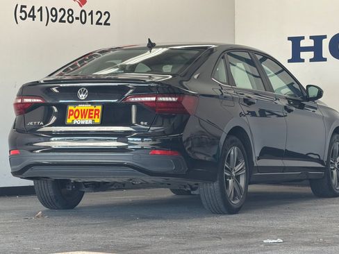 Used 2024 Volkswagen Jetta SE FWD image 3