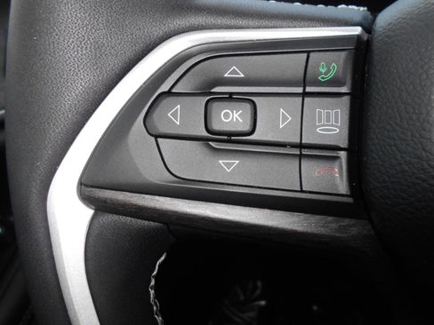 Certified 2023 Jeep Grand Cherokee Limited AWD/4WD image 22