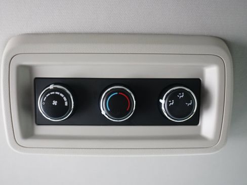 Used 2018 Dodge Grand Caravan SE w/ UConnect Hands-Free Group image 15