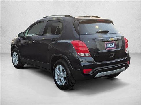 Used 2022 Chevrolet Trax LT w/ LT Convenience Package image 8