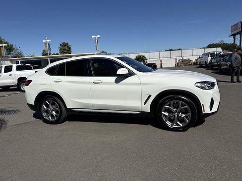 Used 2025 BMW X4 xDrive30i AWD/4WD image 2