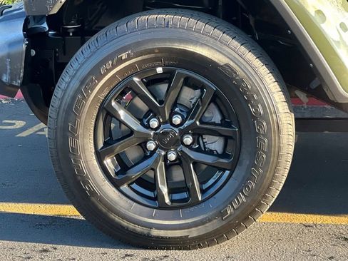 Used 2021 Jeep Gladiator Sport image 29