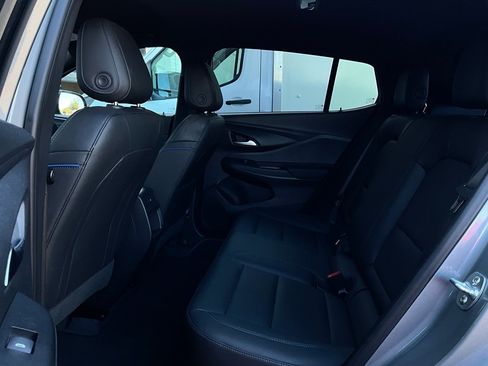 Used 2025 Buick Envista Sport Touring image 11