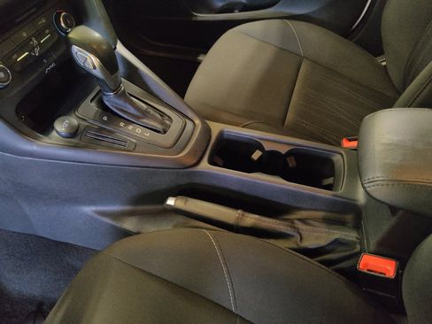 Used 2018 Ford Focus SE FWD image 26