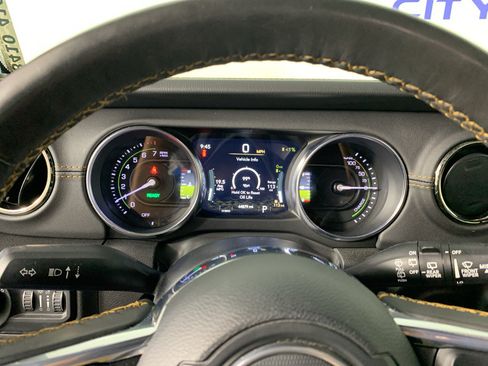 Used 2022 Jeep Wrangler Unlimited Sahara AWD/4WD image 22