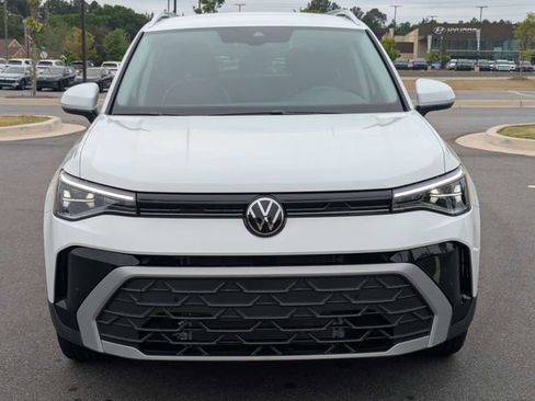 New 2026 Volkswagen Taos SE FWD image 9