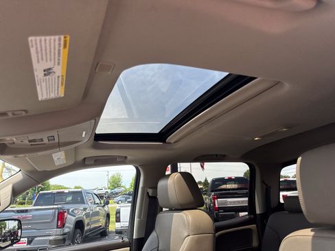 Used 2018 GMC Sierra 1500 SLT AWD/4WD image 18