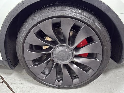 Used 2025 Tesla Model Y Performance image 23
