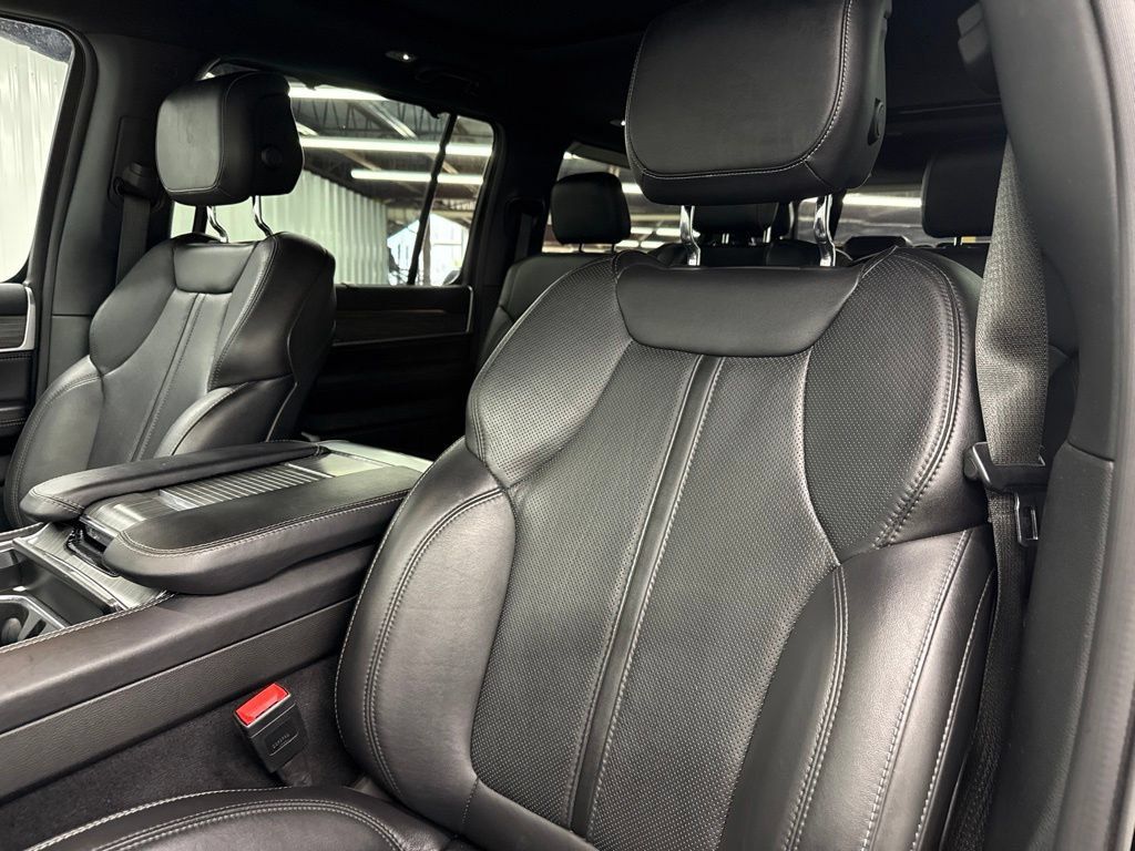 Used 2023 Jeep Wagoneer Series II w/ Premium Group I RWD image 18