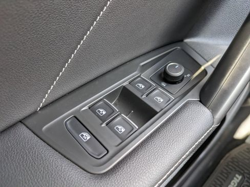 Certified 2023 Volkswagen Tiguan SE FWD image 22