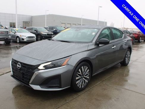 Used 2024 Nissan Altima 2.5 SV image 3