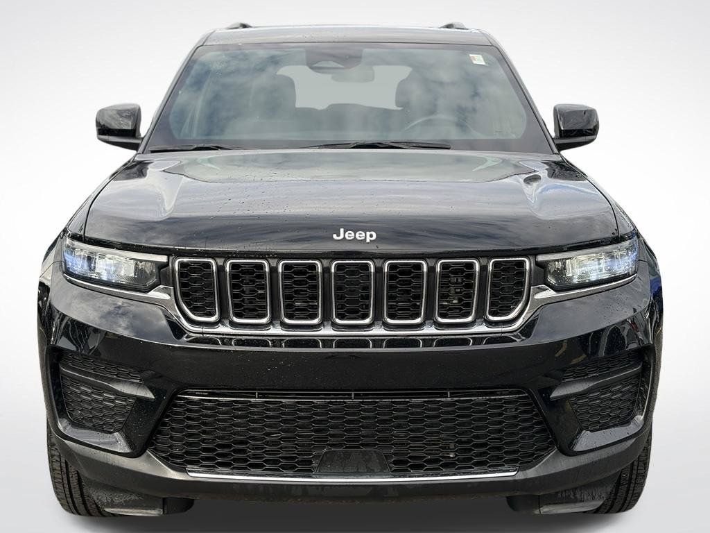 Used 2024 Jeep Grand Cherokee Laredo X AWD/4WD image 3