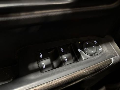 Used 2022 Chevrolet Silverado 1500 LT AWD/4WD image 16