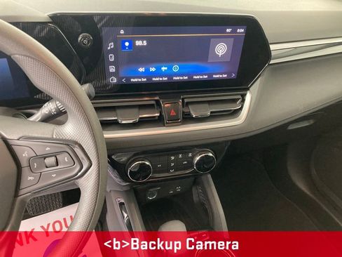 Used 2025 Chevrolet TrailBlazer LT AWD/4WD image 2