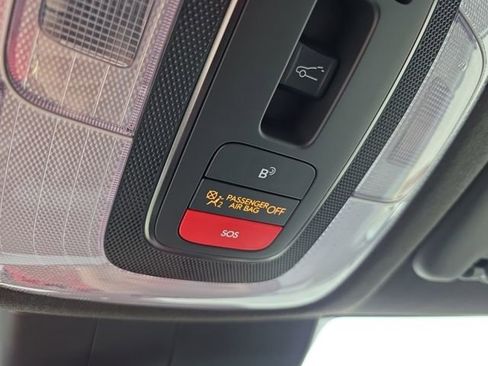 New 2025 Hyundai Elantra Limited image 24