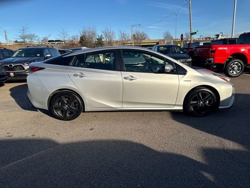 Used 2017 Toyota Prius Three Touring image 8