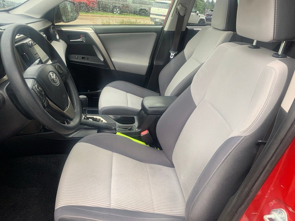 Used 2015 Toyota RAV4 XLE AWD/4WD image 14
