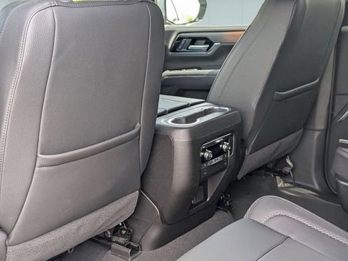 Used 2025 GMC Yukon Denali AWD/4WD image 27