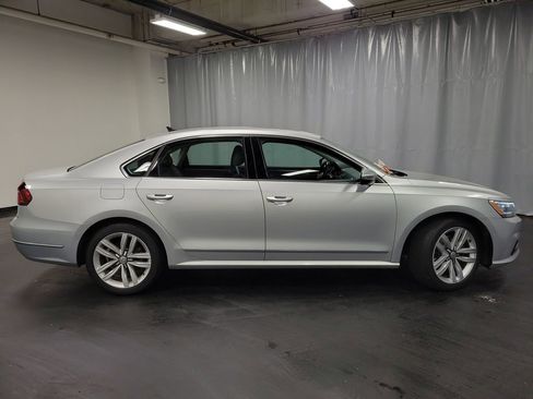 Used 2017 Volkswagen Passat 1.8T SEL Premium image 10