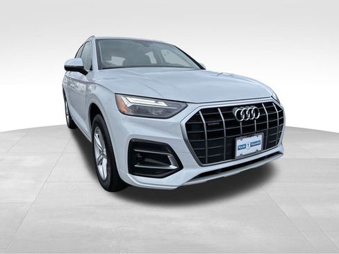 Used 2023 Audi Q5 2.0T Premium w/ Convenience Package image 1