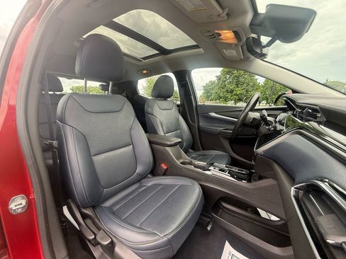 Used 2022 Chevrolet Bolt EUV Premier w/ Sun & Sound Package FWD image 14