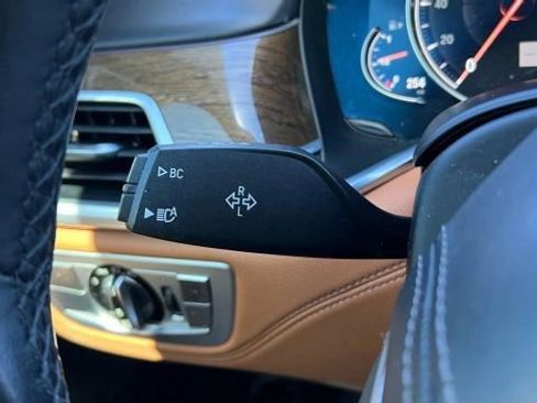 Used 2018 BMW 740i image 37