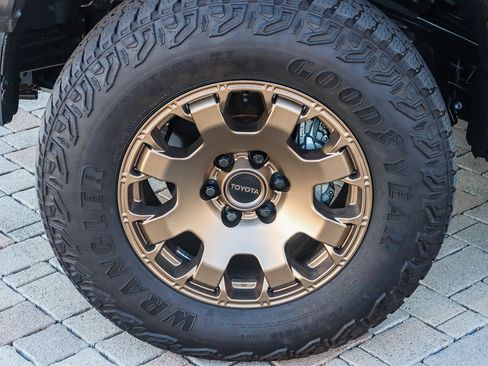 Used 2024 Toyota Tacoma Trailhunter image 15