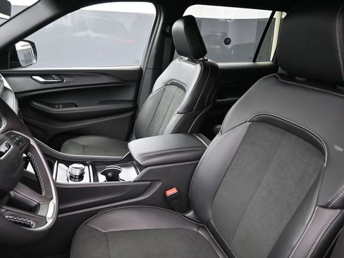 New 2025 Jeep Grand Cherokee L Altitude image 19