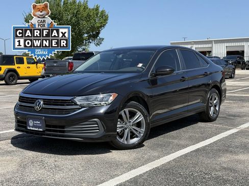 Used 2022 Volkswagen Jetta SE FWD image 1