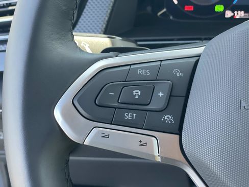 Certified 2025 Volkswagen Atlas Cross Sport SEL Premium R-Line AWD/4WD image 9