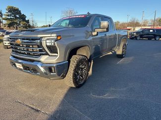 Used 2024 Chevrolet Silverado 2500 LTZ video 1