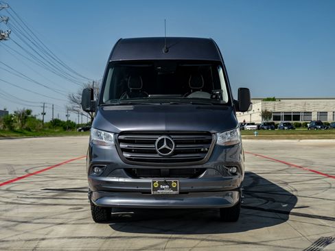 Used 2021 Mercedes-Benz Sprinter 3500 w/ Comfort Plus Package image 24