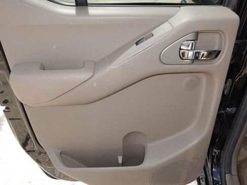 Used 2014 Nissan Frontier 2WD Crew Cab Long Bed image 22
