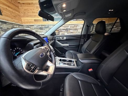 Used 2020 Ford Explorer XLT w/ Equipment Group 202A AWD/4WD image 24