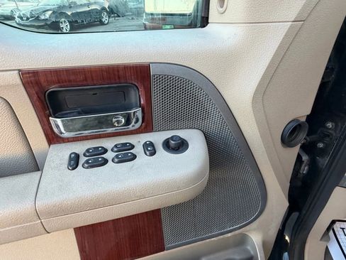 Used 2005 Ford F150 Lariat image 10
