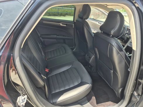 Used 2018 Ford Fusion SE w/ Fusion SE Technology Package FWD image 18