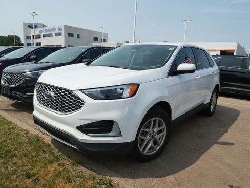 Used 2024 Ford Edge SEL AWD/4WD image 3